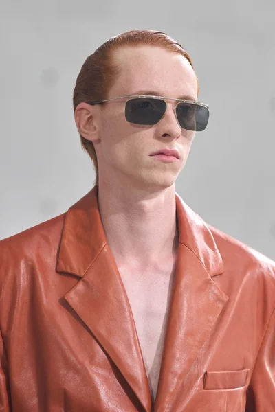 Look 32